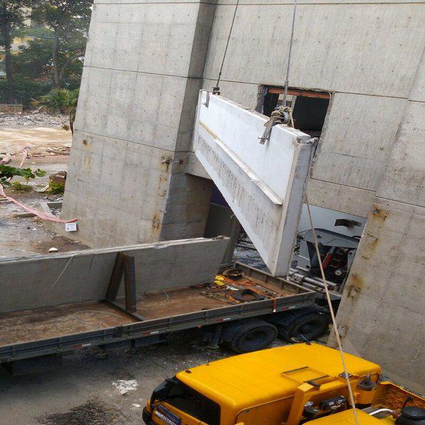 Demolição de concreto armado